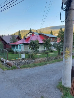 Casă de vânzare situată în Bușteni cu acces facil și potențial turistic