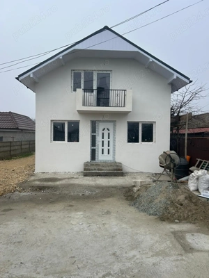 Casa cu mansarda de vânzare, cu placă de beton între etaje  