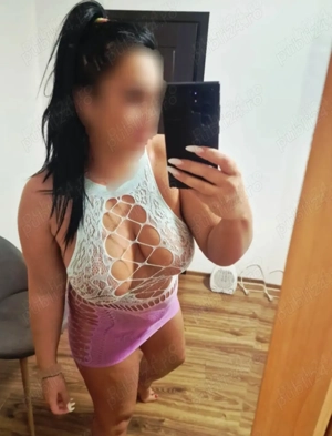 BRUNETA hott dețin servici de luxxx 