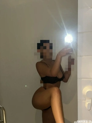 #Nouă la tine in oras poze reale,fac si party Fac si deplsari