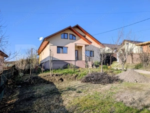 Casa spatioasa cu mansarda, 190 mp utili, teren generos - imagine 2