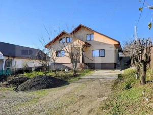 Casa spatioasa cu mansarda, 190 mp utili, teren generos