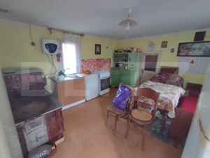 Casă individuala ,2500 mp teren,  în Putna