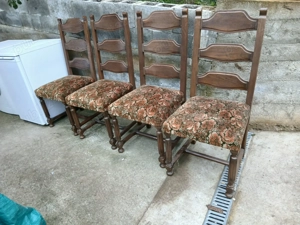 Set format din 4 scaune deosebite din lemn masiv