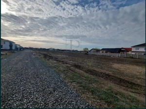 Teren Mosnita Veche - zona in plina dezvoltare- toate utilitatile - imagine 2