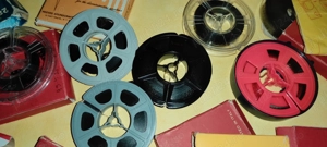Pt. aparat proiectie 5 role bobine pelicula 8 mm ( NU CUNOSC CONTINUTUL ) diametrul la rola 8 cm 