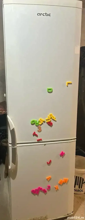 Vand frigider Arctic cu congelator de 290 litri