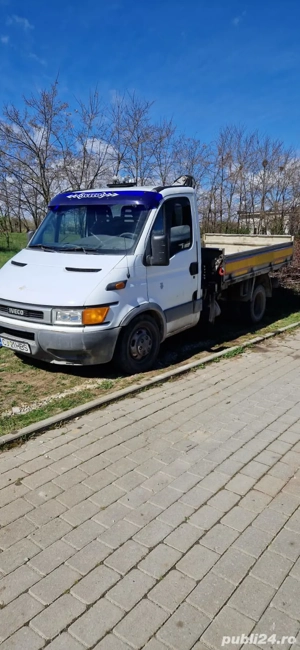 Camioneta Iveco Daily 2.3 basculabila cu macara de 1.4 tone