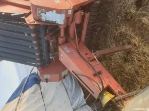 Presa baloti rotunzi Hesston - imagine 5