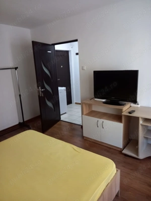 Proprietar, închiriez garsonieră, strada Crinului