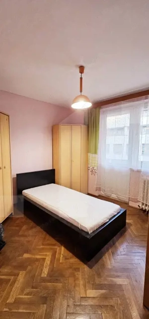 Apartament 3 camere, 2 băi, 2 balcoane, decomandat, centru - Sf.Gheorghe - imagine 2