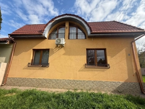 BRASADAS vinde casa 7 cam 11 ari teren renovată integral.