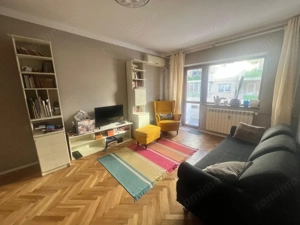Centru apartament 3 camere renovat etajul 1 vedere stradala