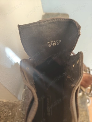 Vind ghete noi din piele,marca Camel 