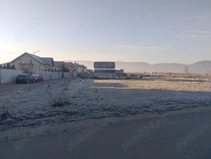 Va propunem spre vanzare un teren intravilan cu o suprafata de 800 mp, cu utilitati, doua loturi 