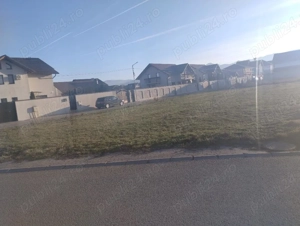 Va propunem spre vanzare un teren intravilan cu o suprafata de 800 mp, cu utilitati, doua loturi  - imagine 2
