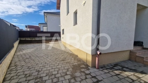Casa moderna cu 4 camere 2 bai si curte in Selimbar zona rezidentiala - imagine 17