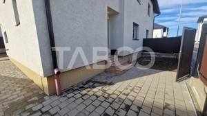Casa moderna cu 4 camere 2 bai si curte in Selimbar zona rezidentiala - imagine 16