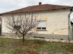 Vând casă cu 2 camere  in UNGARIA Magyarbánhegyes