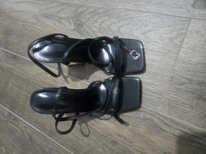 Pantofi noi cu eticheta. Mărimea 39