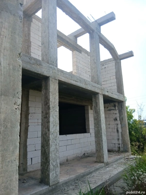 vand vila pe structura ,