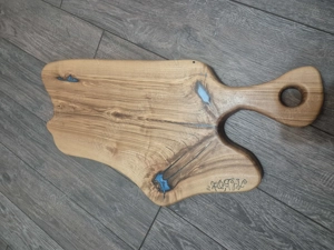 Tocătoare din lemn masiv si rasina epoxidica 