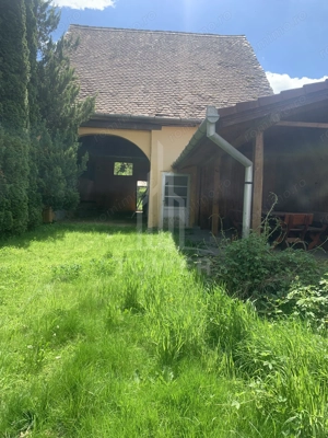 Casă în centrul Cisnădioarei cu 243mp de locuit și teren de 936mp - imagine 9