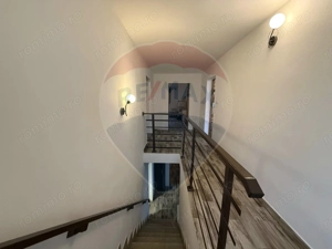 Casă / Vilă cu 5 camere de vânzare - imagine 15