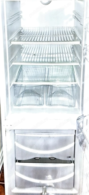 Vând frigider cu congelator și o lada frigorifica mica