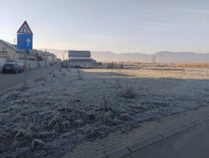 Va propunem spre vanzare un teren intravilan cu o suprafata de 800 mp, cu utilitati, doua loturi  - imagine 3