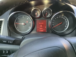  Ofer spre vanzare Opel astra j anul 2011 ,negociabil 3600 e