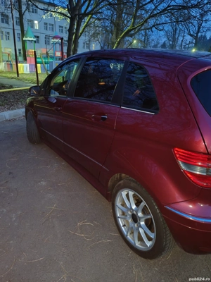 Vând Mercedes B class 200