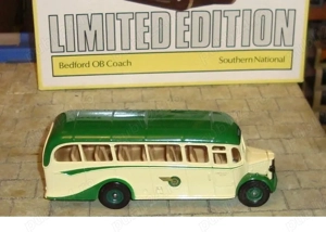 Autobuz de epoca Bedford Anglia, Corgi 1990 Southern National macheta metal noua alb-vernil sc 1:50 