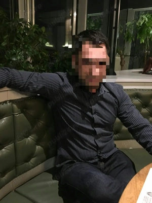 Tip discret, caut cuplu