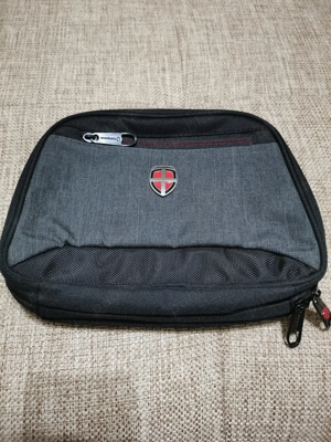 Vând Geanta cosmetice nouă unisex