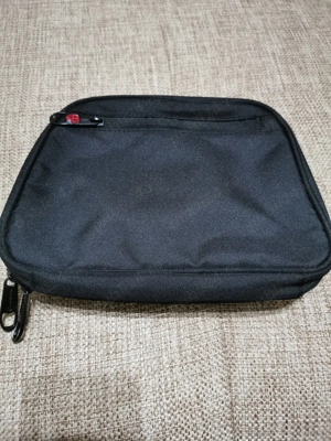 Vând Geanta cosmetice nouă unisex - imagine 2