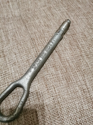 Vând cui tractare Audi nou