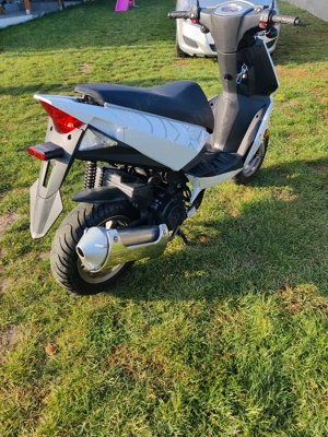 Scuter 125 cm cubi - imagine 5