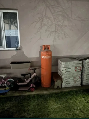 Vând 2 buteli  de 80 l