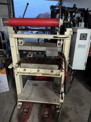 Mașină de fabricat cornete de înghețată, marca COMACO Alimentare, model UNIRUS UR2