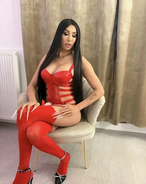 Transexuala reala Tanya Poze noi 