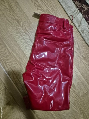 Pantaloni luciosi rosii