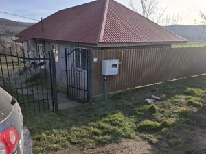 Vând casa în Chitoc judetul Vaslui 2 camere baie bucătărie toate utilitățile 1000mp - imagine 2