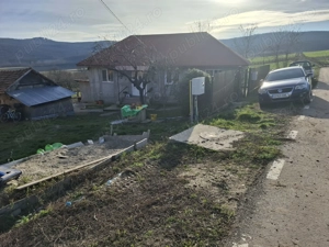 Vând casa în Chitoc judetul Vaslui 2 camere baie bucătărie toate utilitățile 1000mp - imagine 3