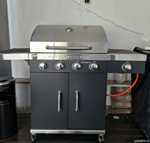 Vând grătar pe gaz Grillmeister. 