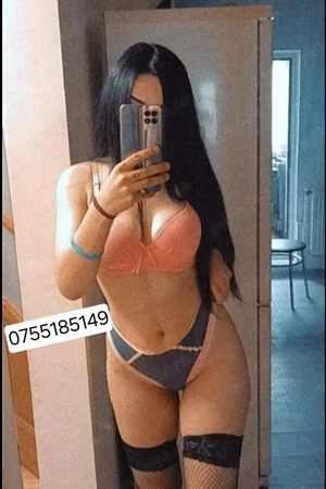 Nouă  în oraș Rebeca 20ani!