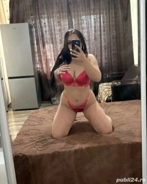 Bruneta jucăușă. Vino sa ne satisfacem plăcerile.  Drumul taberei 