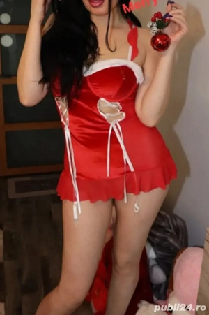 Bruneta sexi deschisa la fantezii