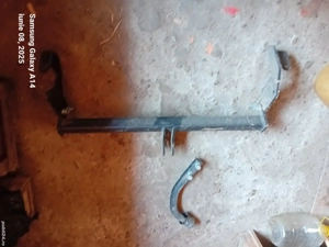 Vind cîrlig universal pentru  mașini  Suzuki  cumpărat de nou de un an.