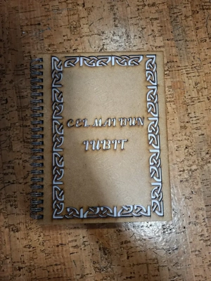 Carnet Agenda cu coperta din lemn gravata (Perfecta ca si cadou)